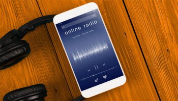 Online Radio vs Traditional Radio: Which One Reigns Supreme